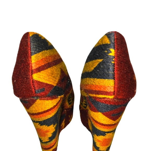 Radiant Moroccan Steve Madden Wedges (Size 7.5) - Picture 4 of 4